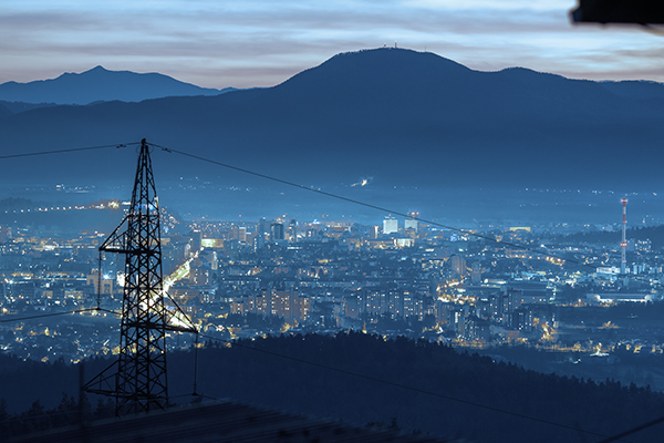 چگونه کابل های برق HV، MV، و LV توزیع مطمئن برق را تضمین می کنند؟